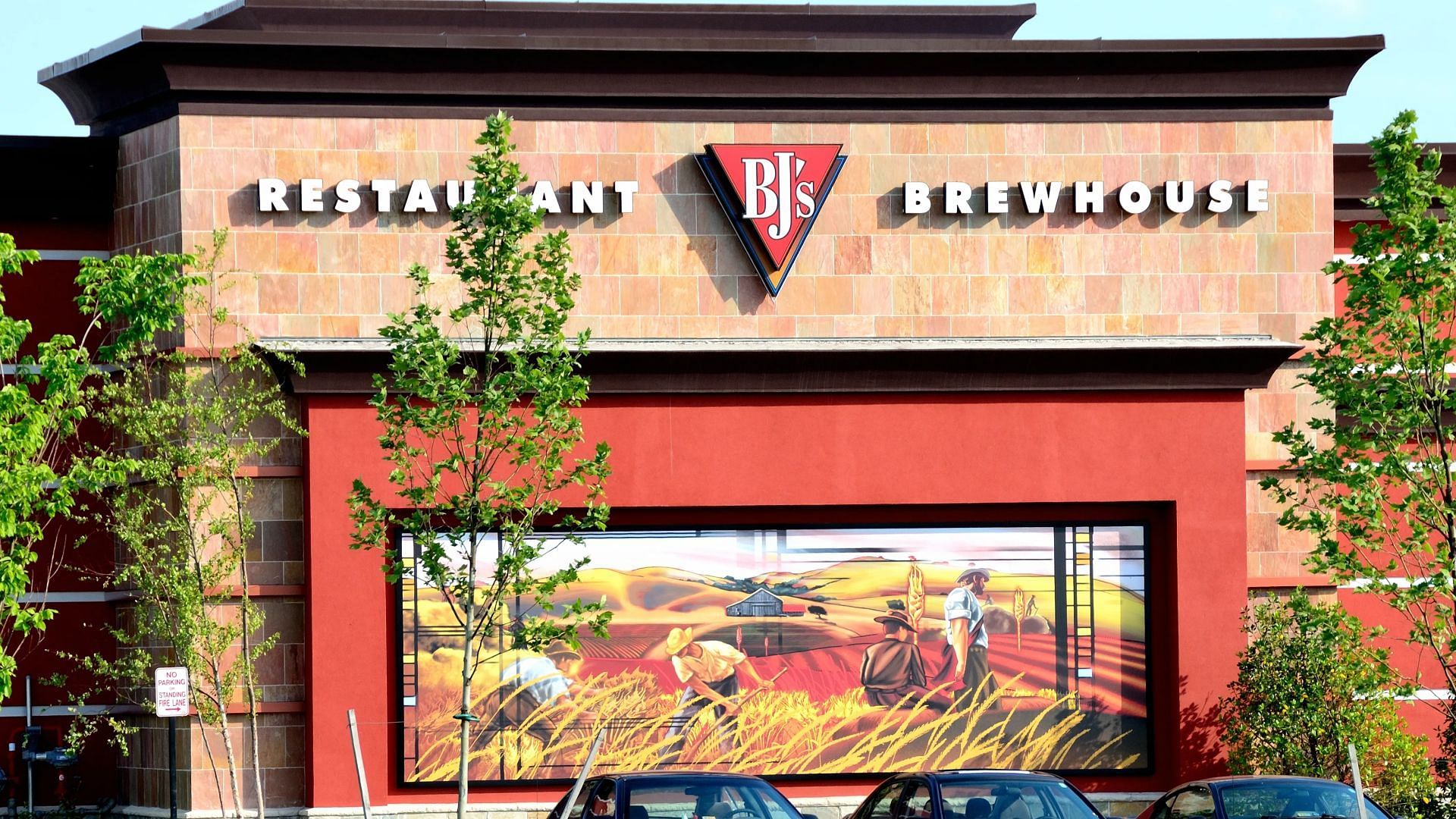 BJ&rsquo;s Restaurants and Brewhouse debuts new items to its menu (Image via RLWPhotos/GettyImages)