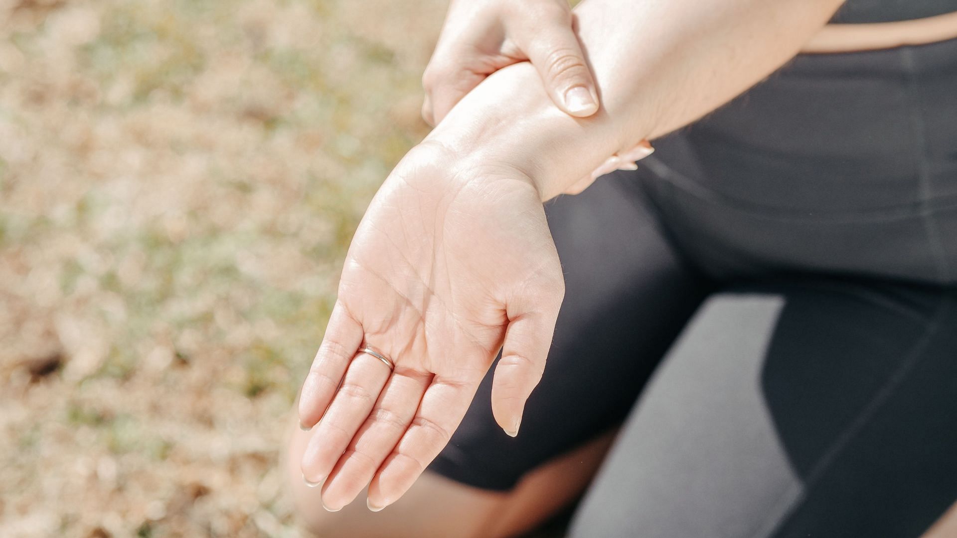  Wrist Strengthening Exercises For Strong, Pain-Free Wrists (Image via Pexels)