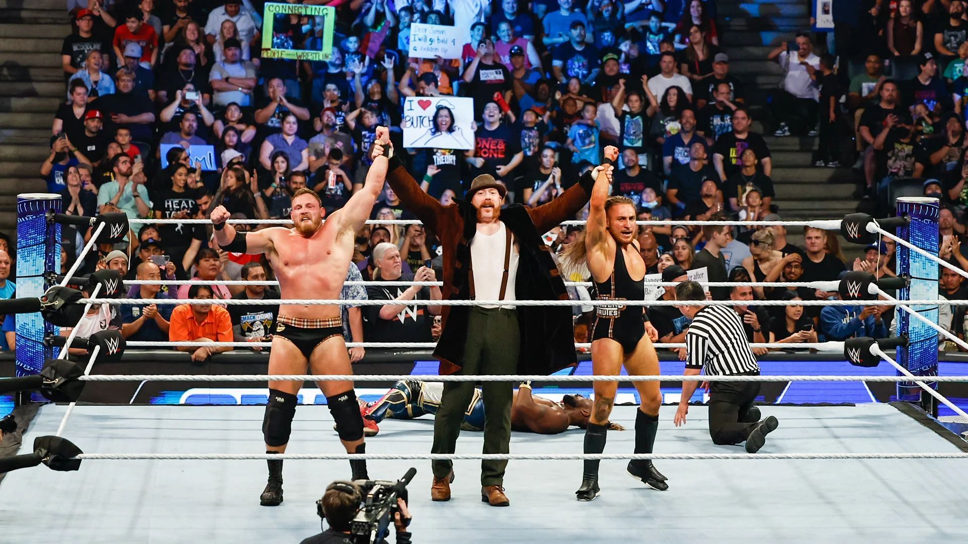 The Brawling Brutes battled The Bloodline is the inaugural Survivor Series Men