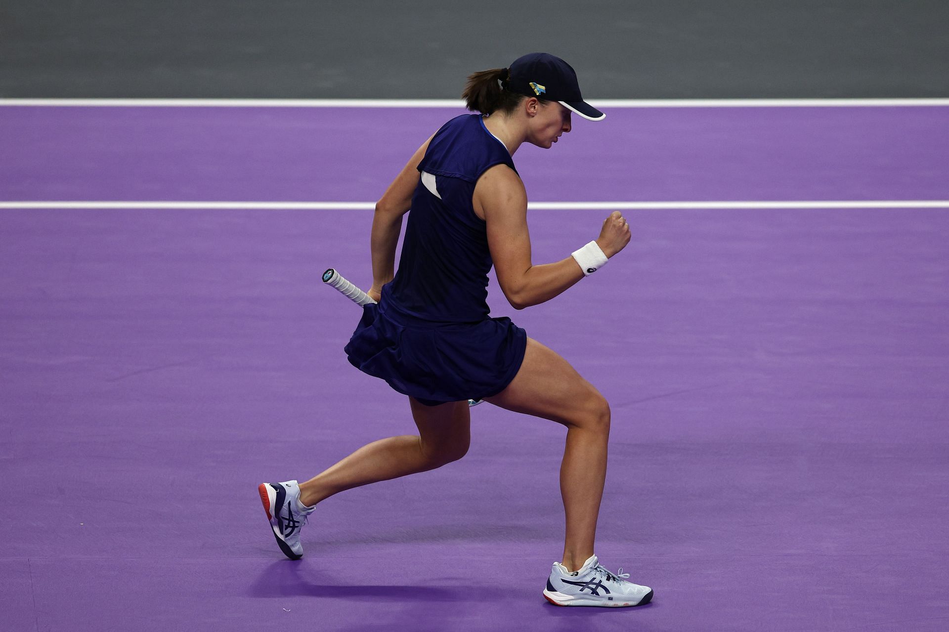 Iga Swiatek celebrates winning a point at the 2022 WTA Finals.