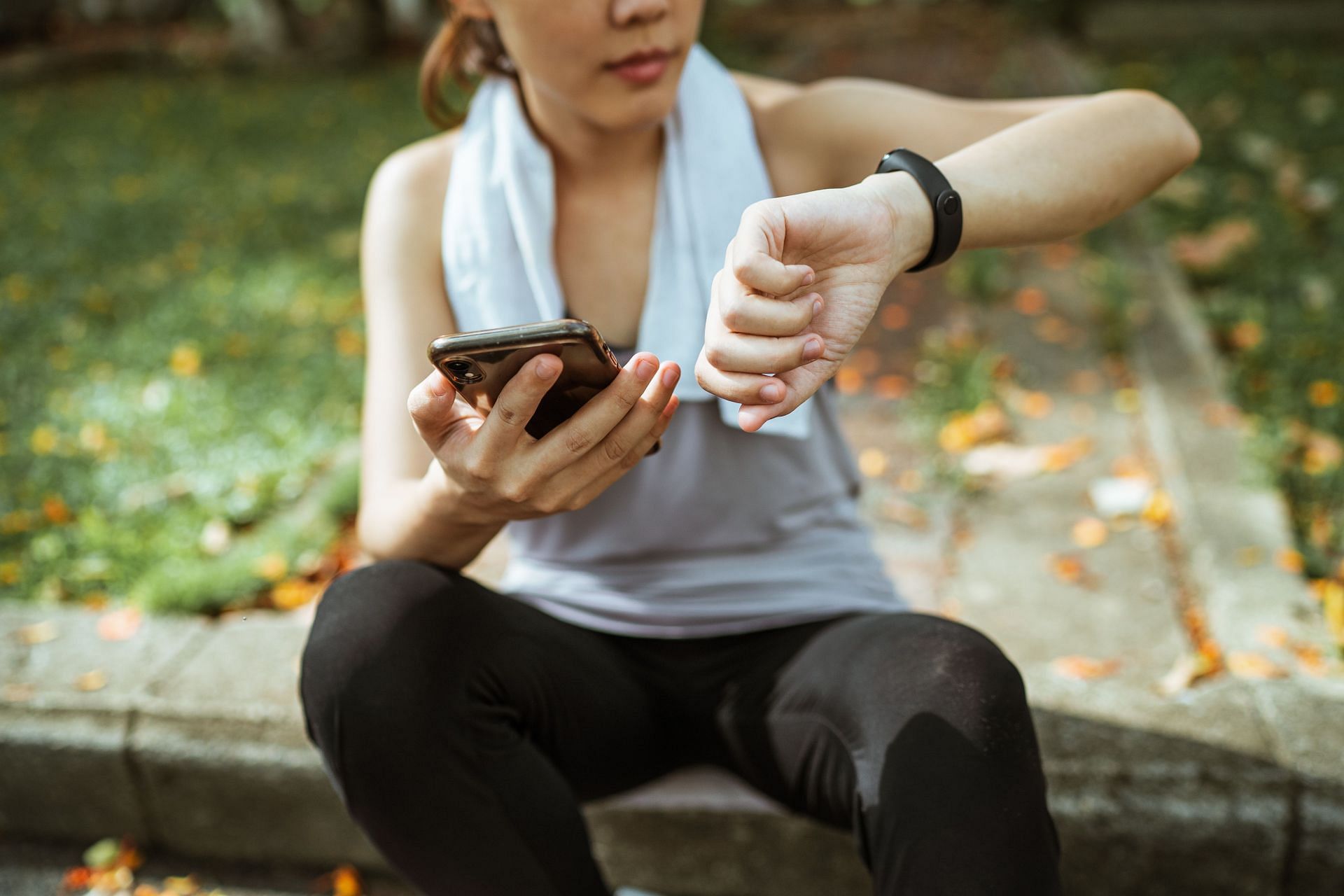 Here are the best fitness workout apps for you to try! (image via pexels/Ketut Subiyanto)