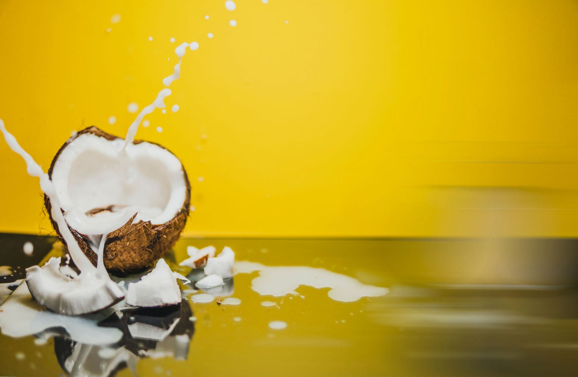Coconut milk is a rich source of several minerals (Image via Unsplash/sentidos humanos)