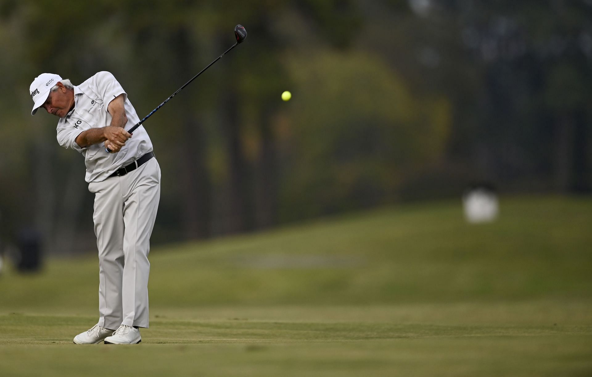Fred Couples with a yellow ball at the SAS Championship (Image via Eakin Howard/Getty Images)