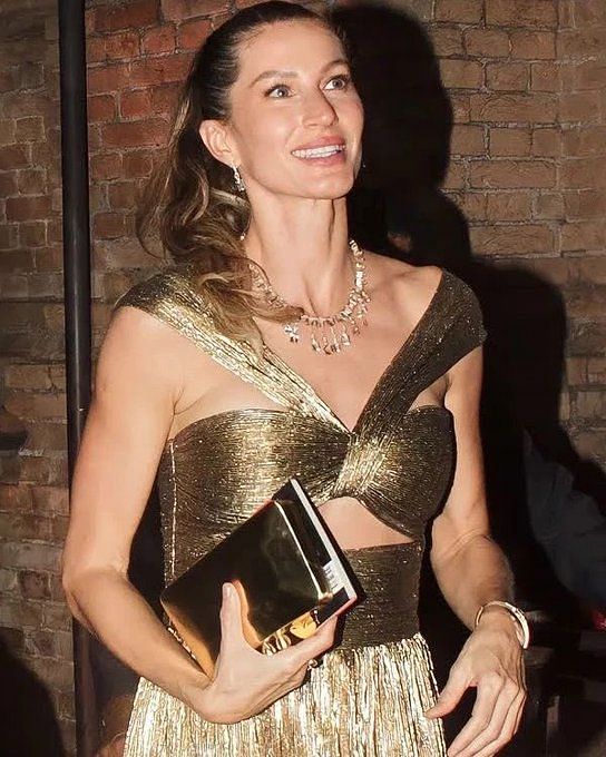 Gisele Bundchen Looks 'Jacked' One Year After Tom Brady Divorce - The Spun:  What's Trending In The Sports World Today