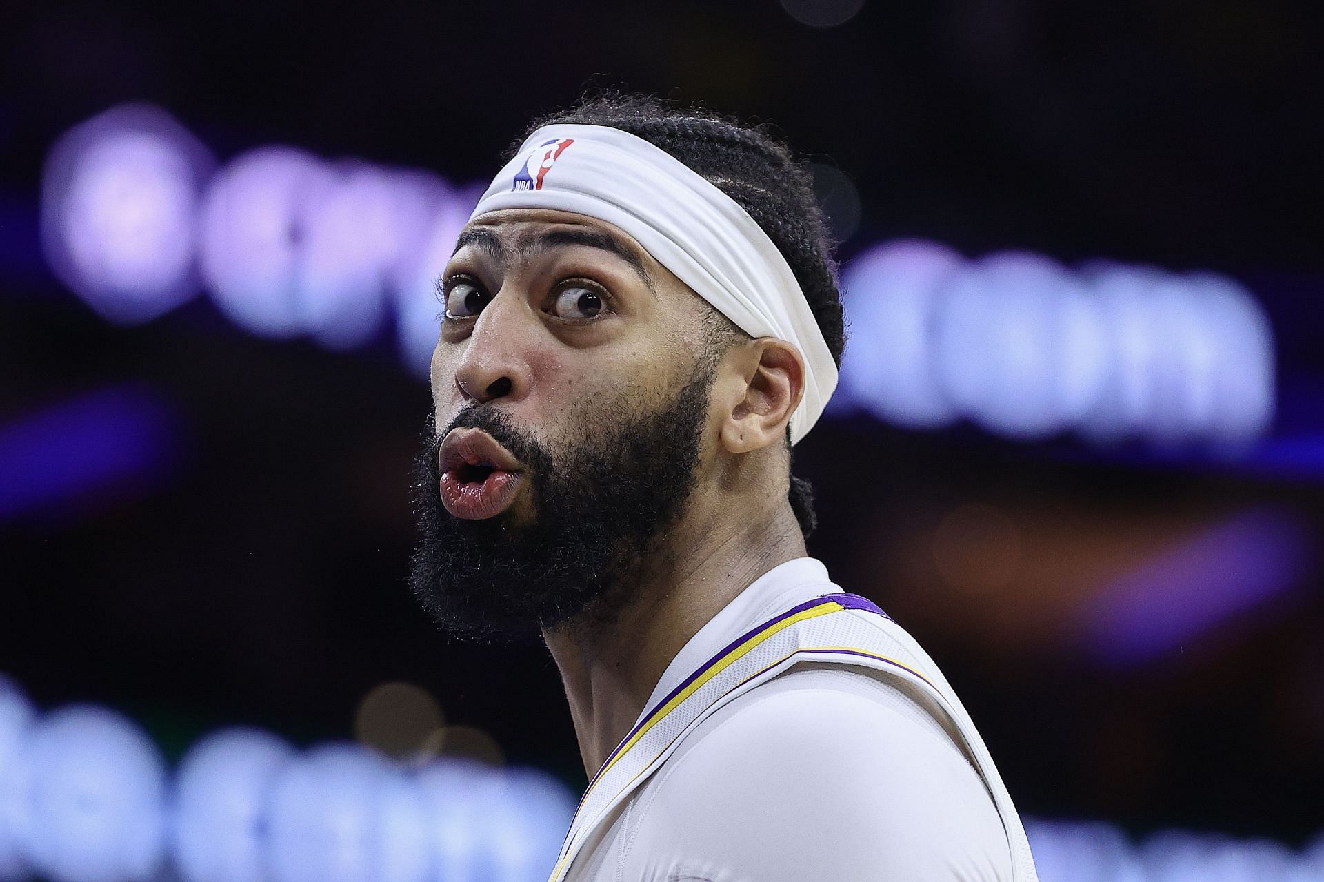 Lakers' Anthony Davis on position he plays: 'I'm a big man' - Los