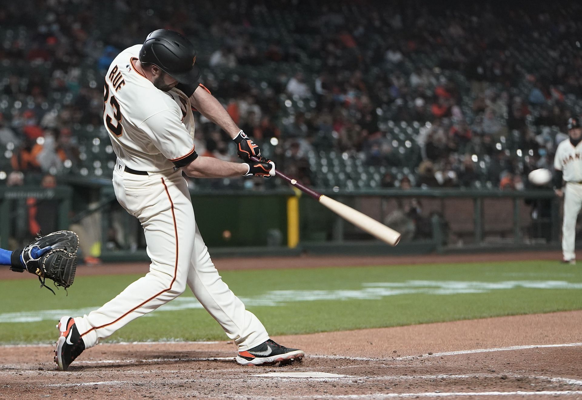 Darin Ruf #33 of the San Francisco Giants hits a pinch-hit single against the Texas Rangers