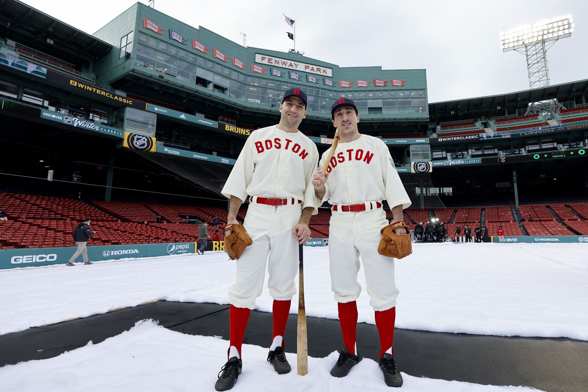 Bruins dress like old-time Red Sox for Winter Classic walk-in: Awesome or  the cheesiest thing ever?, This is the Loop