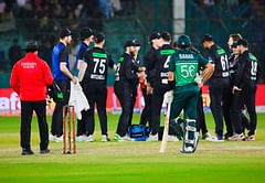 PAK vs NZ: बाबर आज़म की धीमी पारी, न्यूजीलैंड के खिलाफ पाकिस्तान की एकतरफा हार