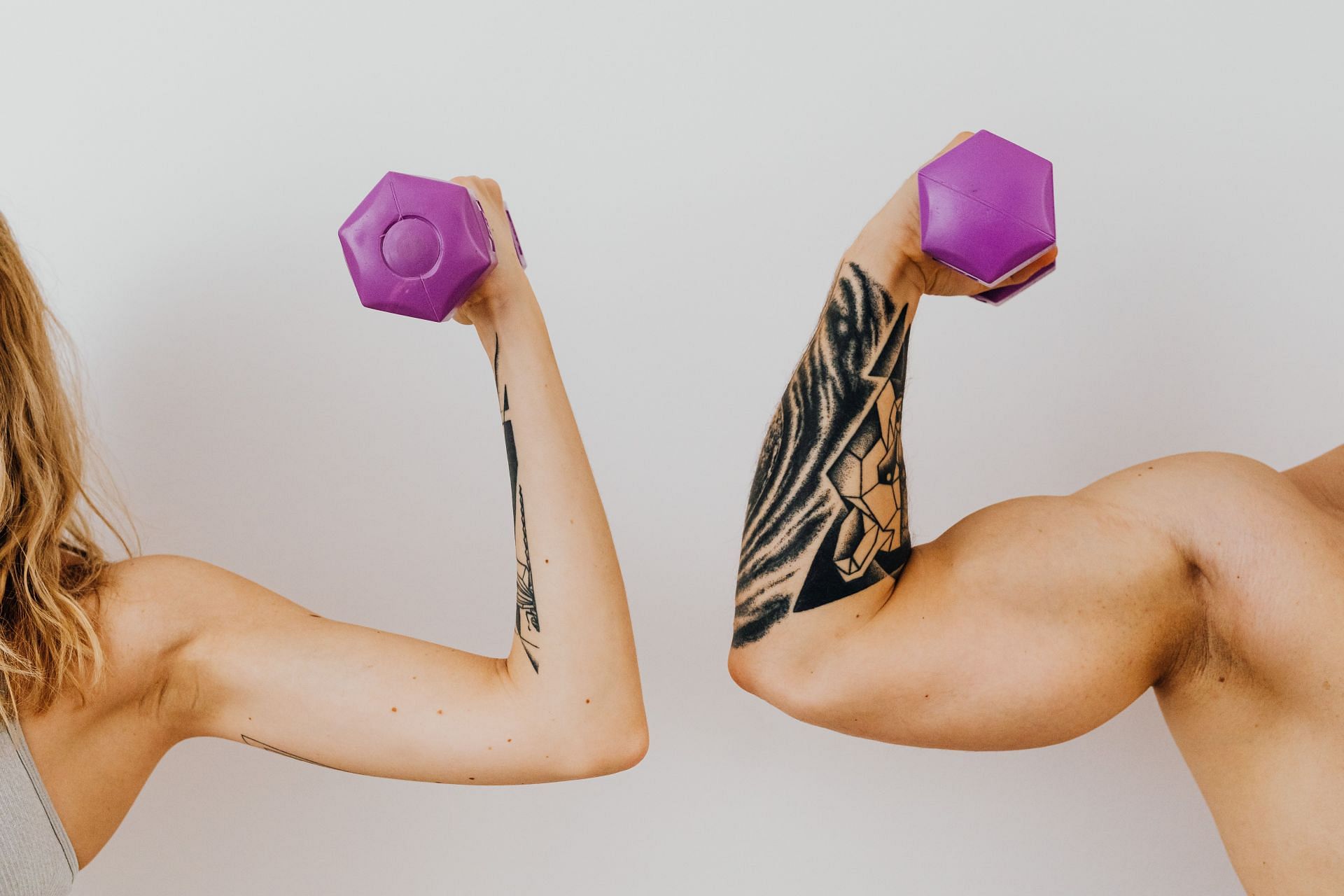 Dumbbell exercises isolate and focus on triceps. (Image via Pexels/ Karolina Grabowska)
