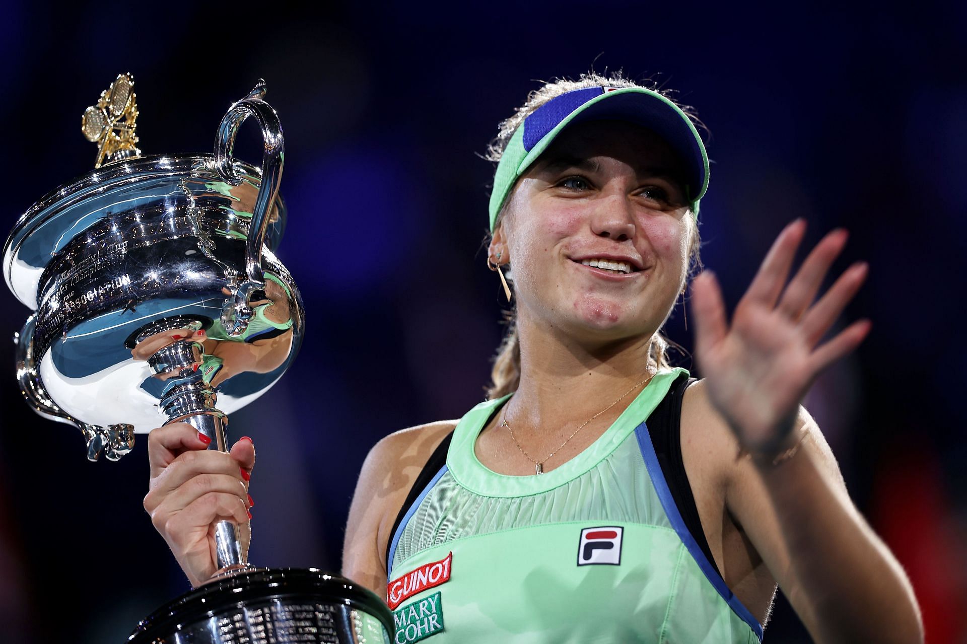 Kenin with the 2020 Australian Open trophy.