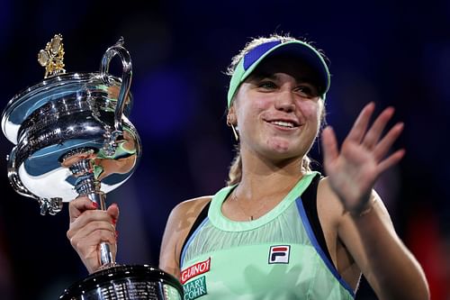 Kenin with the 2020 Australian Open trophy.