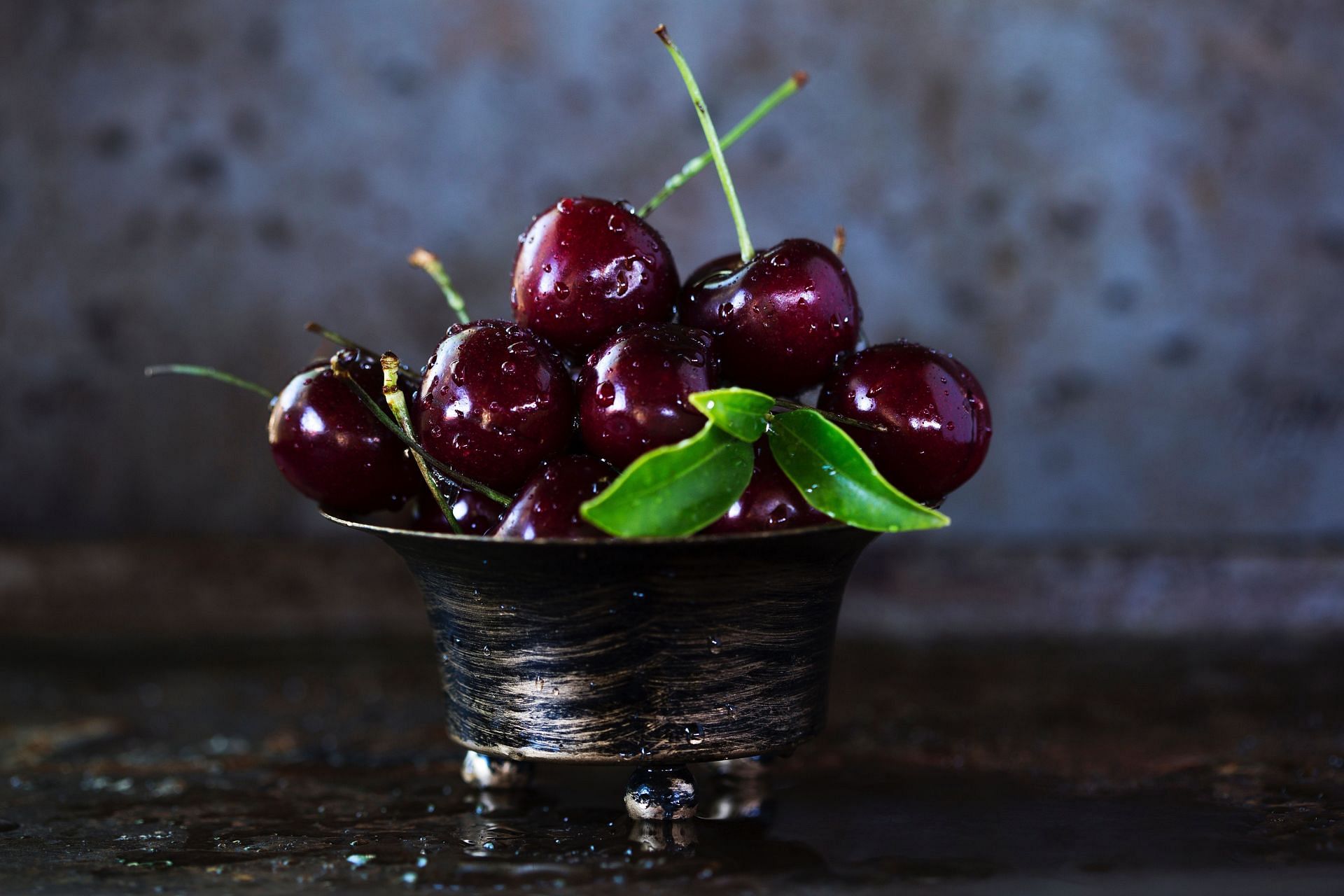 Black cherries have health benefits. (Image via Pexels/Wendy Van Zyl)