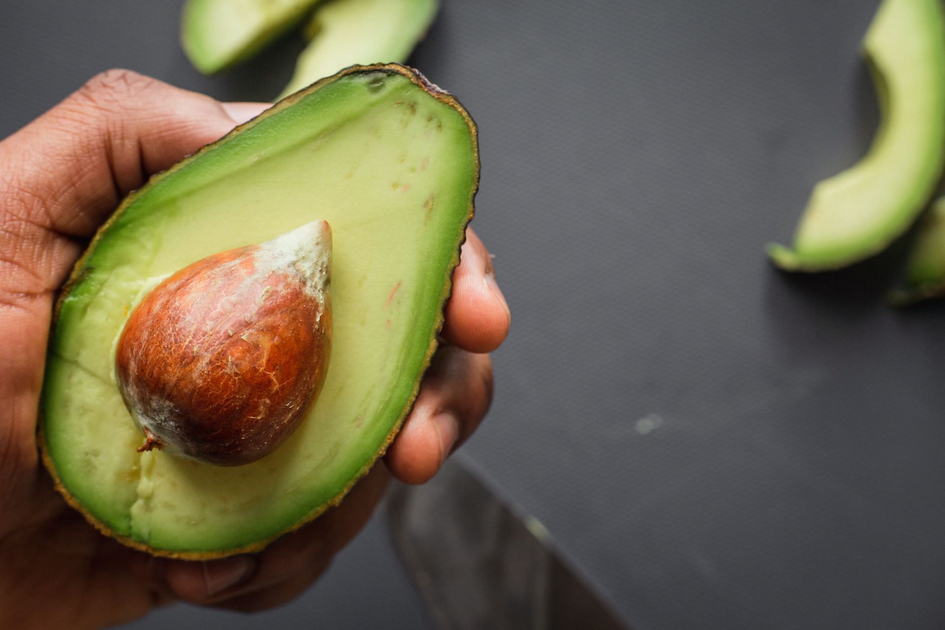 Other nutrients that avocados contain include vitamins C and E. (Image via Unsplash/Louis Hansel)