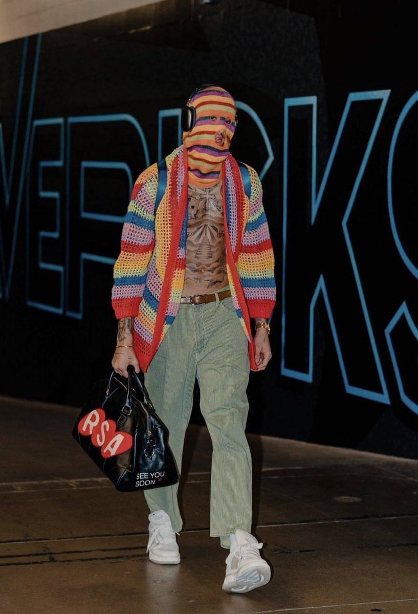 Kyle Kuzma shows off the pregame fit : r/nba