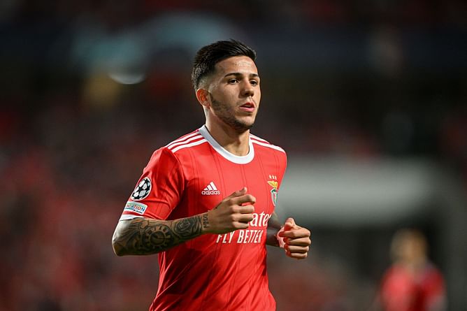 Chelsea make crucial Enzo Fernandez decision as they aim to complete record-breaking deal before transfer deadline - Reports