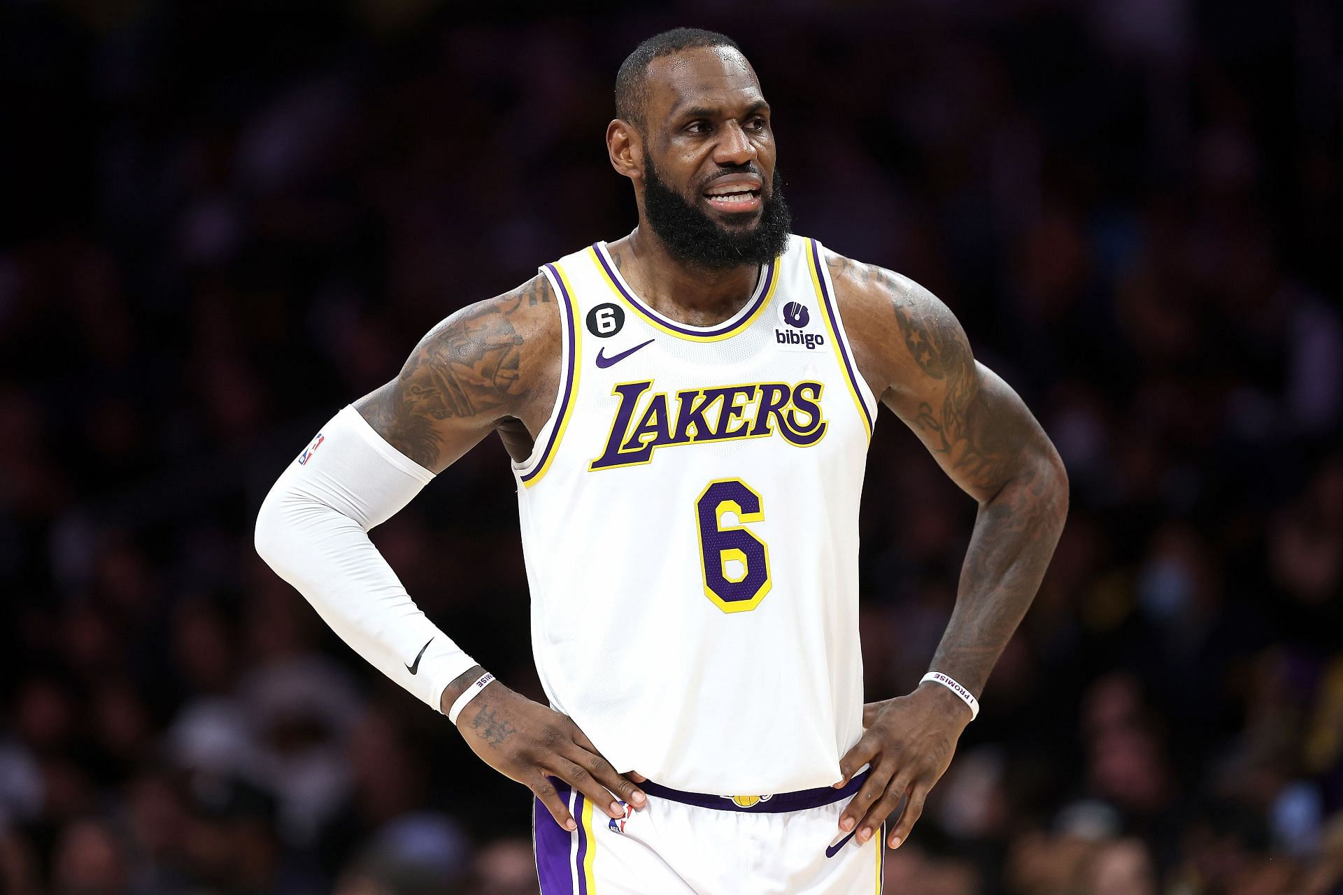 Lebron white 2025 lakers jersey