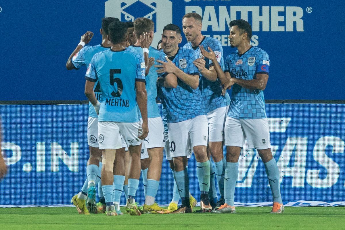 Mumbai City FC go top of the table once again with a huge victory against Kerala Blasters. (Image credits: ISL) 