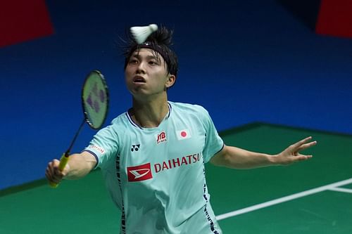 Kodai Naraoka in action at the 2022 BWF World Championships