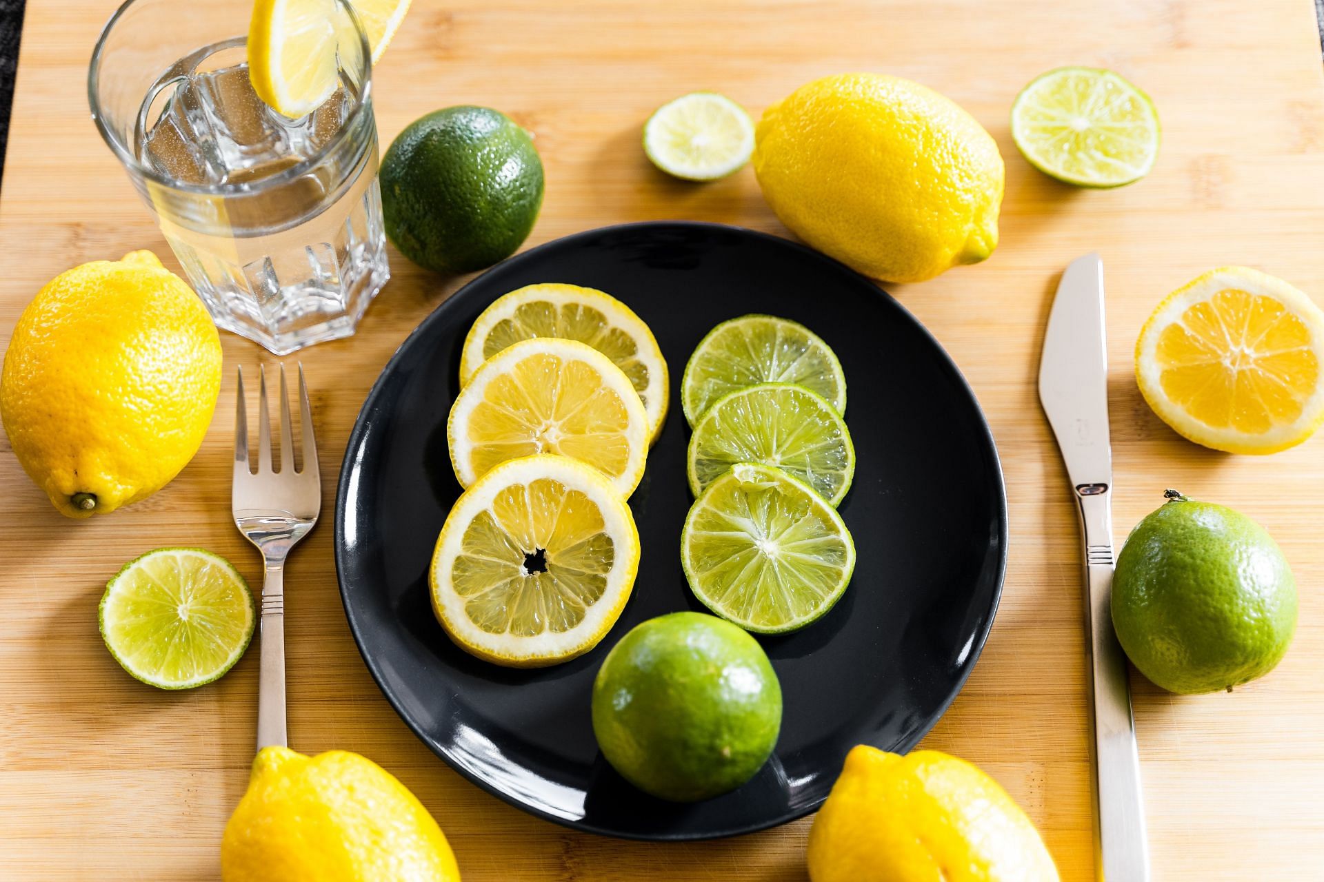  Lemon is a good source of Vitamin C. (Image via Pexels/Enric Lopez)