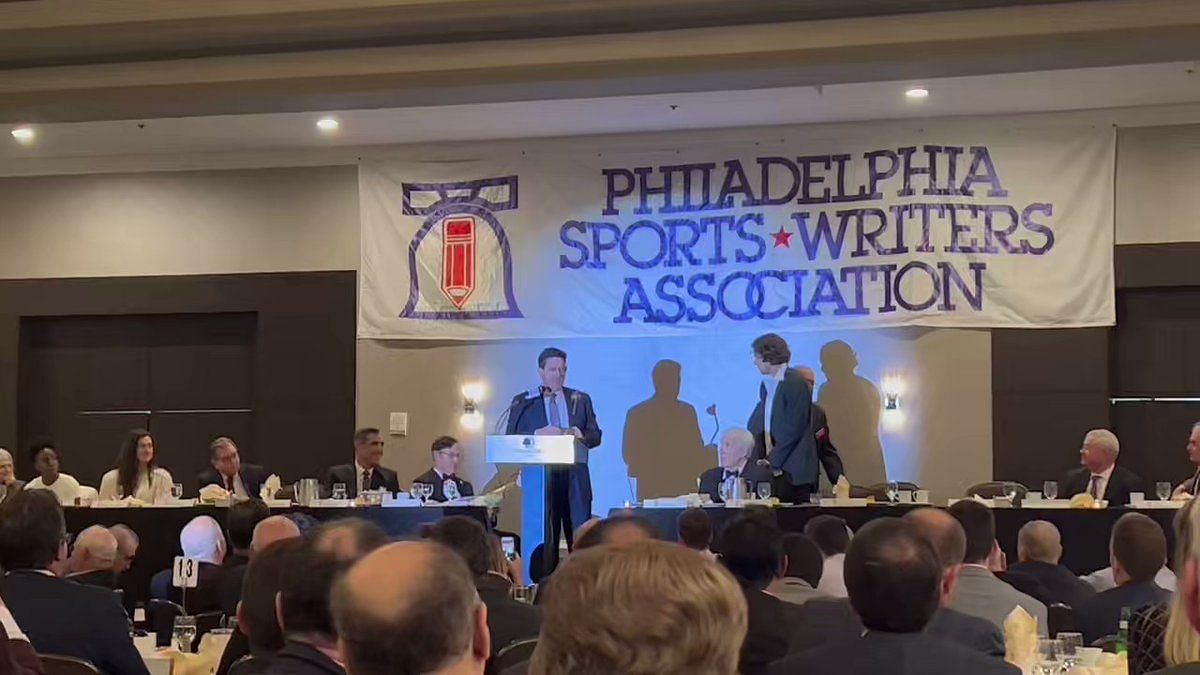 Philadelphia Phillies fans thrilled to hear that opposing coach called  playing in Philadelphia four hours of hell: Greatest fans in all of sports