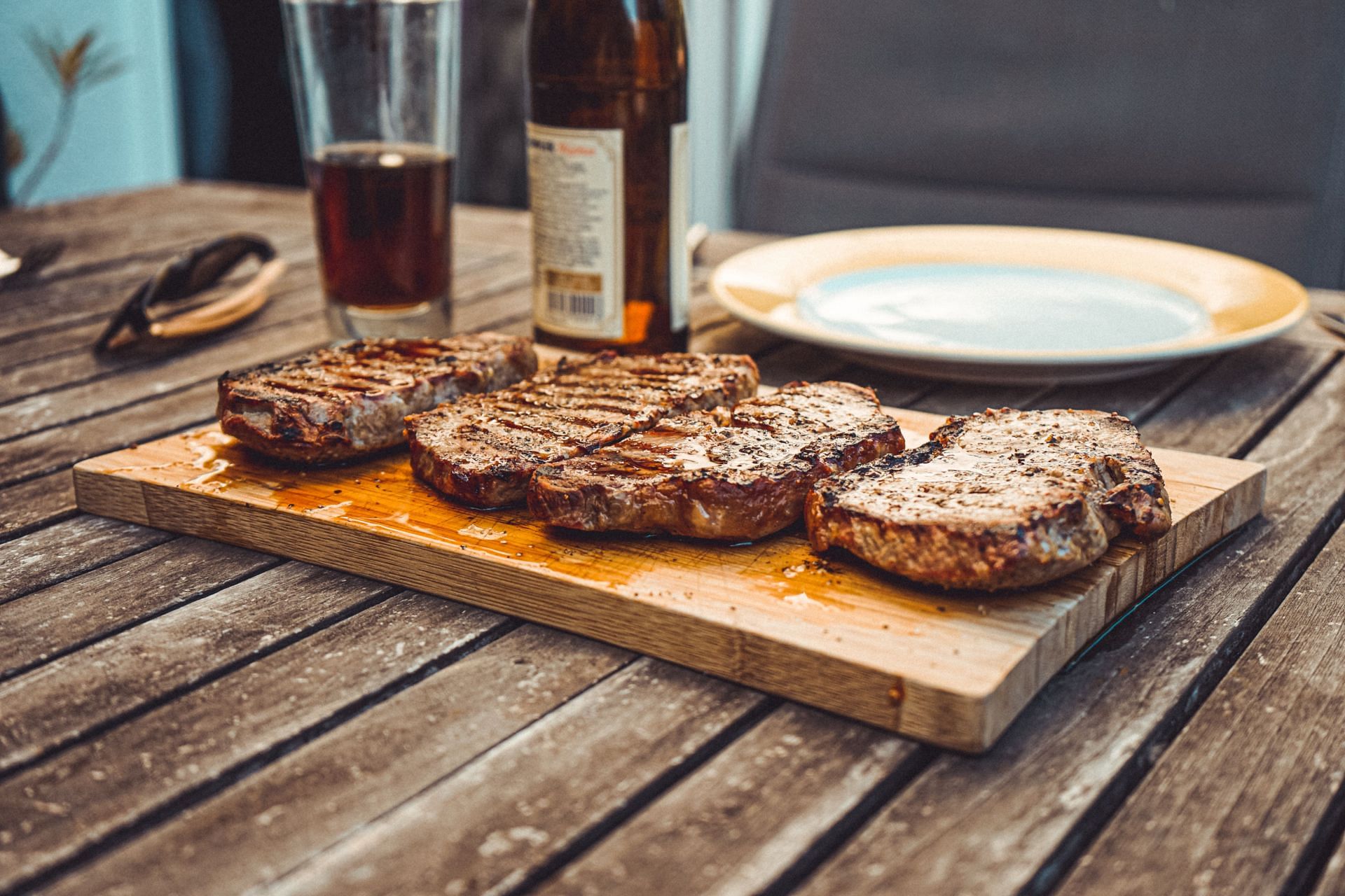 Meats seared at high temperatures form high levels of inflammatory compounds (Image via Pexels/Tim Russman)