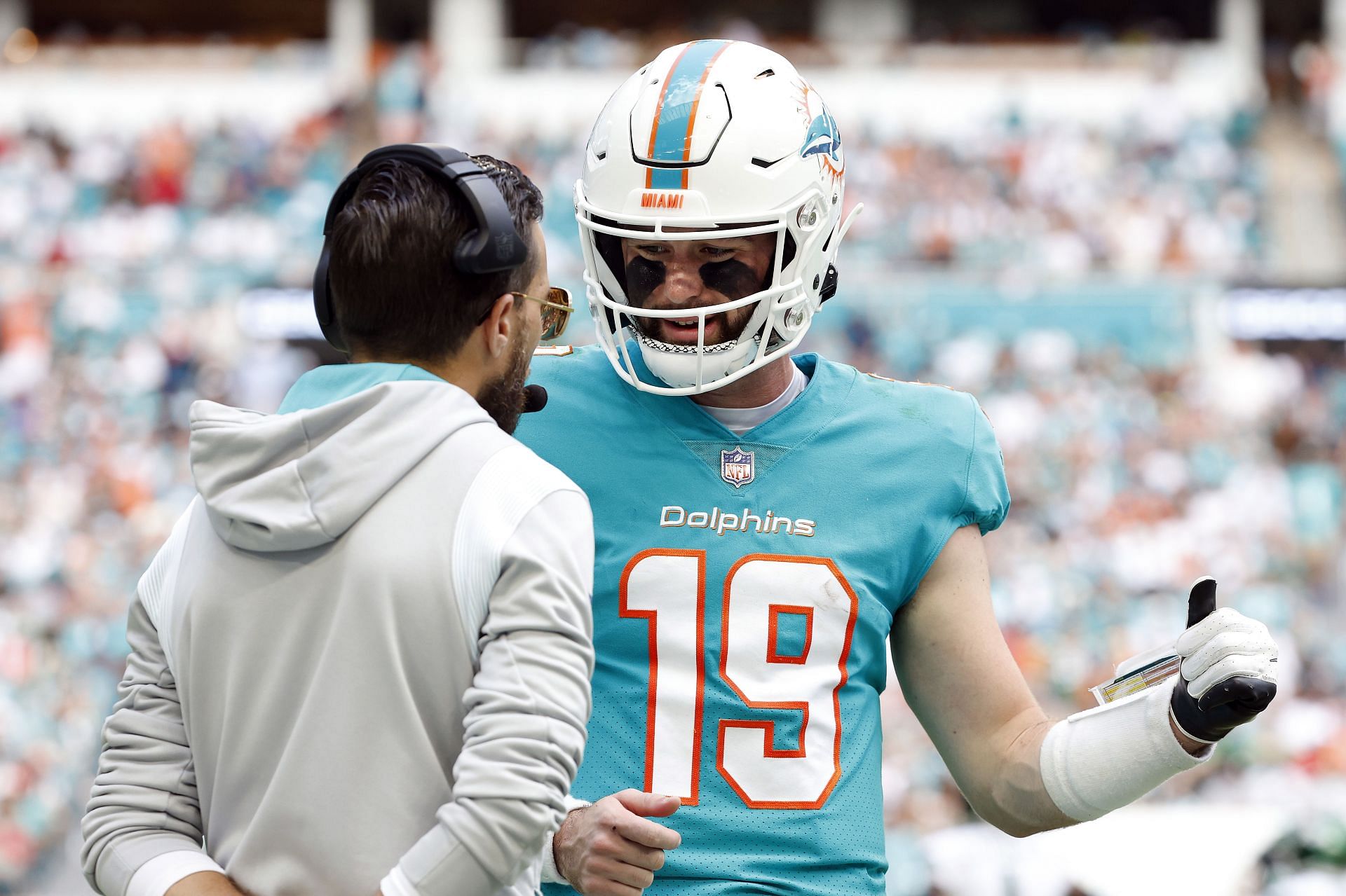 Dolphins clinch final AFC playoff berth over Steelers, Patriots