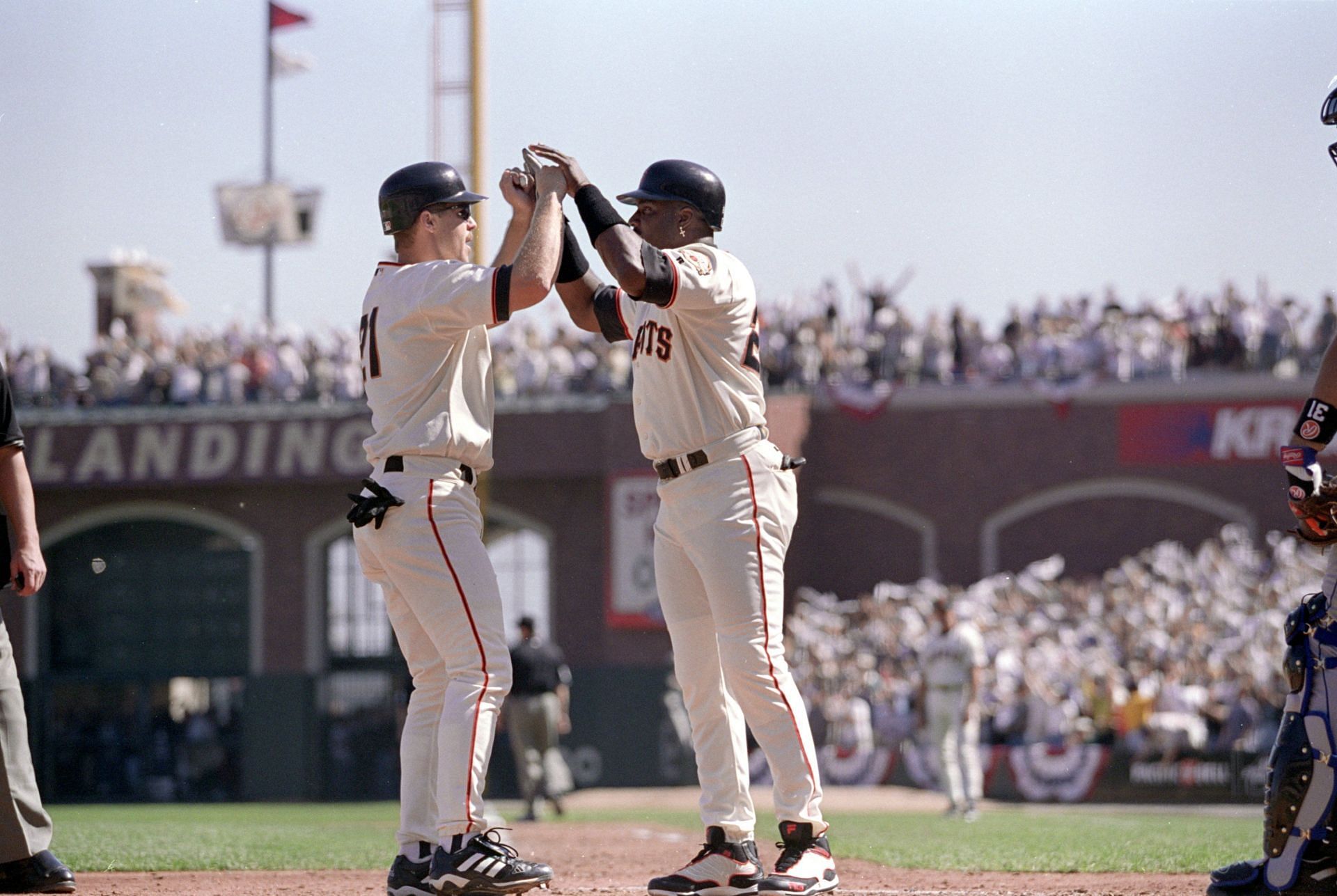 Barry Bonds' beef with Jeff Kent included stolen bus seats, motorcycle  mishaps, and a dugout fight 