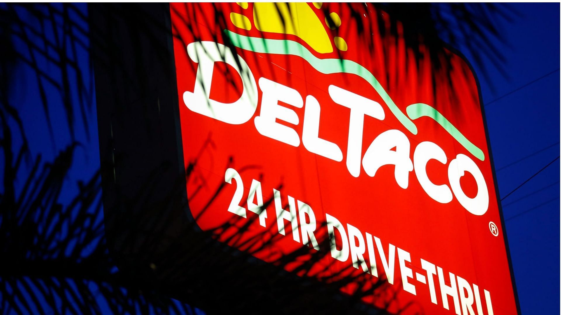 Del Taco is offering fresh deals and freebies to welcome the New year (Image via Patrick T. Fallon/Bloomberg/Getty Images)