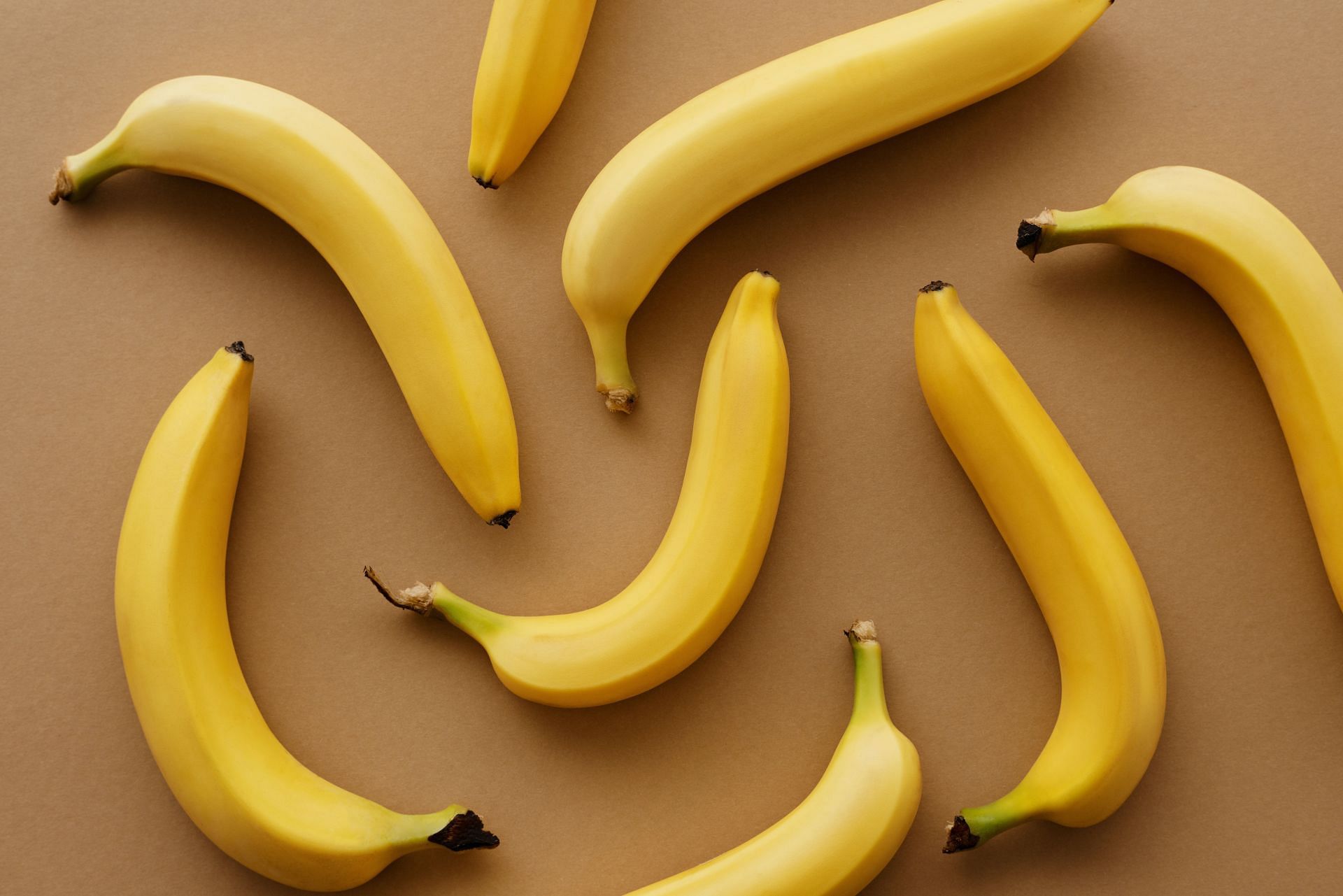 Eating a ripe banana is one of the best ways to relieve heartburn (Image via Pexels @Vanessa Loring)