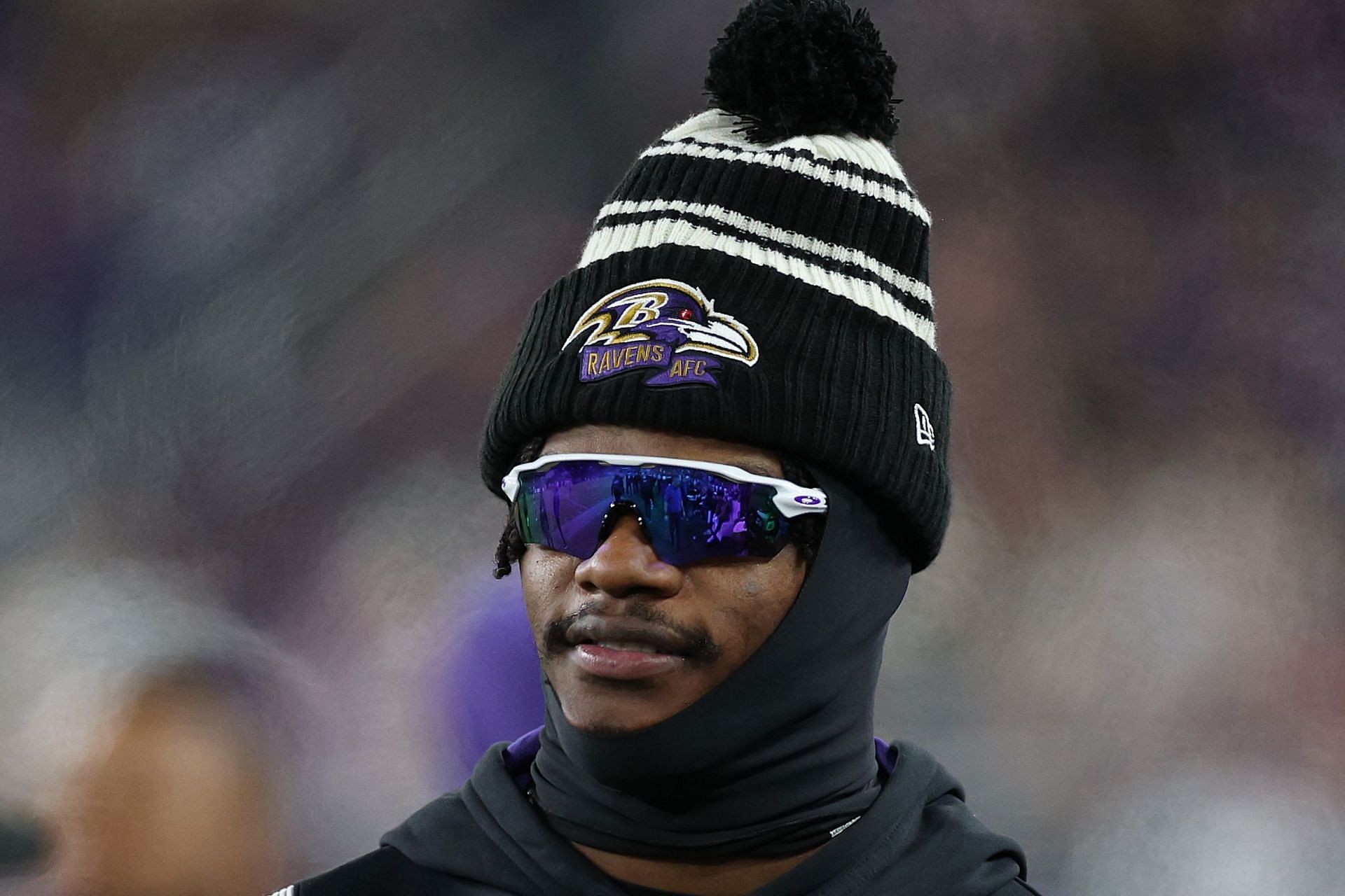 Ravens Fans Are Out Here Trying To Snatch Lamar Jackson's Beanie Straight  Off Of His Head And He's Not About It - BroBible