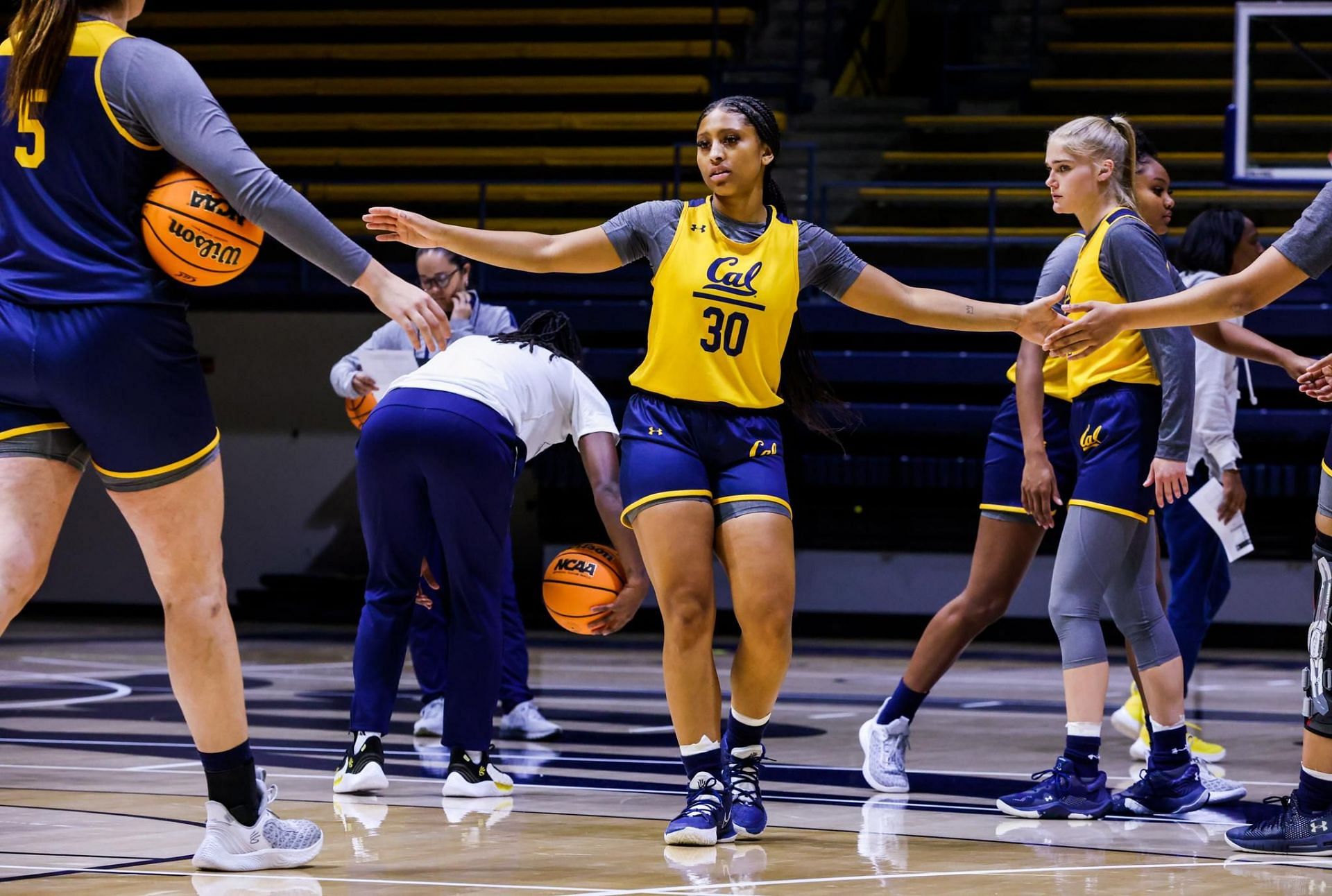 Jayda Curry playing for California Golden Bears