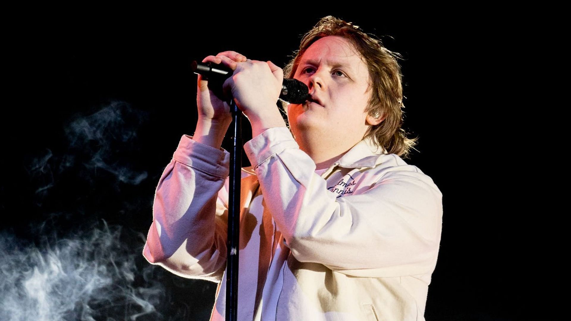 Lewis Capaldi at his Manchester concert (Image via Getty Images)