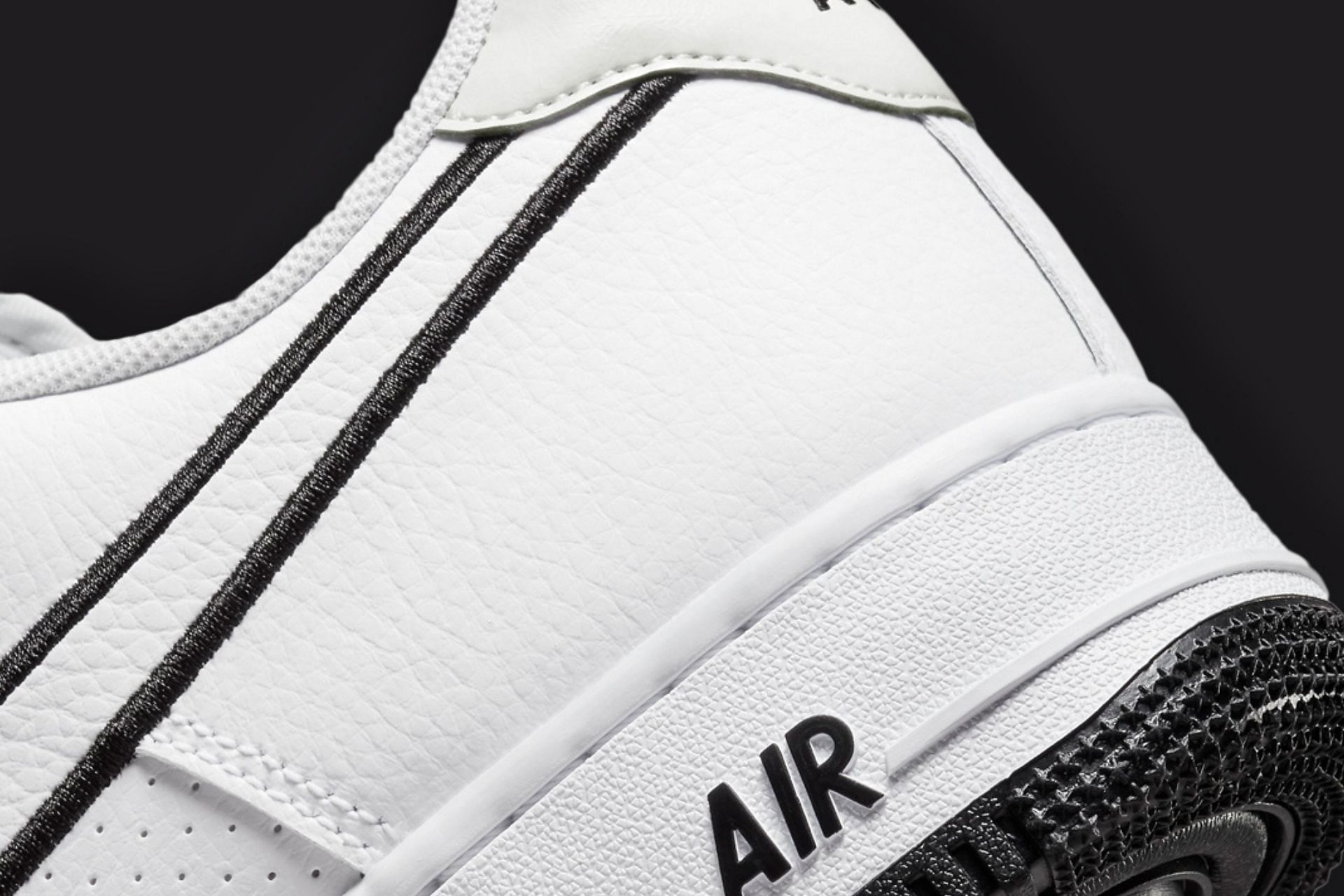 Take a closer look at the heel areas of the shoes (Image via Nike)