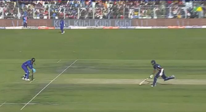 [WATCH] Shubman Gill gets rid of debutant Nuwanidu Fernando with exceptional fielding effort in IND vs SL 2nd ODI