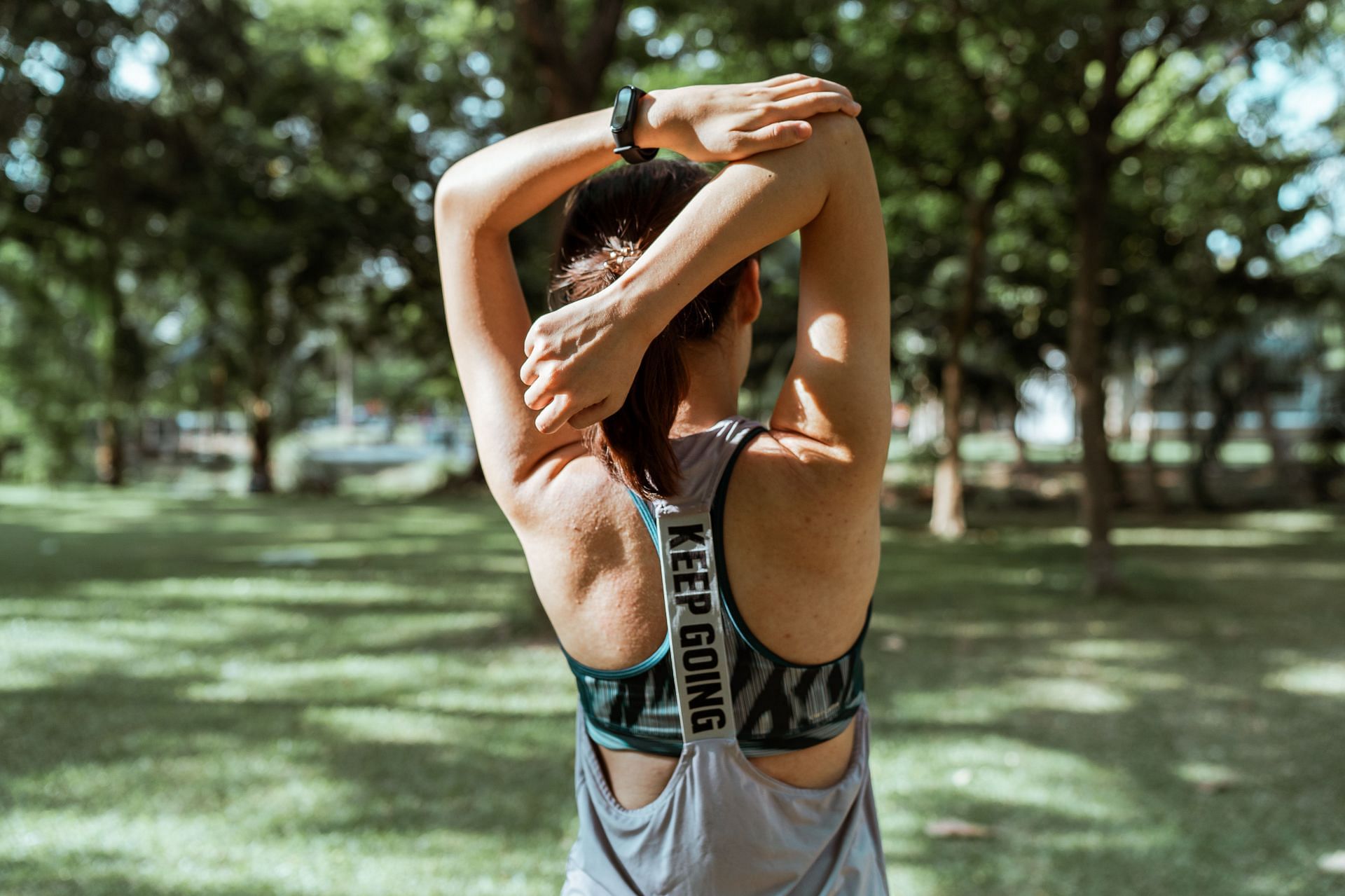 Stretching exercises for arm (Image via Pexels/Ketut Subiyanto)