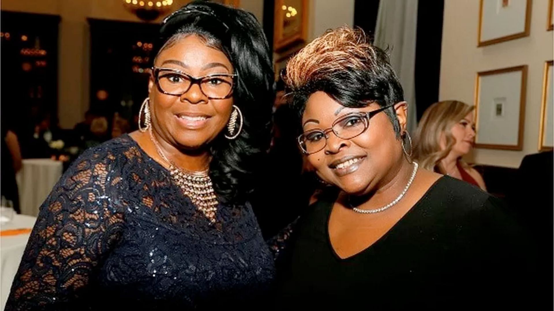 Lynnette Hardaway with her sister Rochelle Hardaway (R) are just one year apart in age (Image via Getty/Unknown)