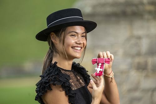 Investitures 2022: Emma Raducanu poses with her MBE Award.