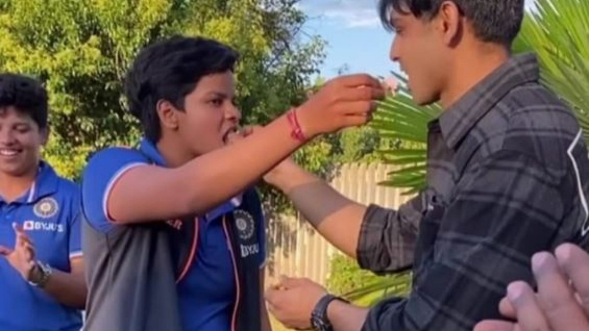 Shafali Verma offers a cake to Neeraj Chopra during her birthday celebration. 