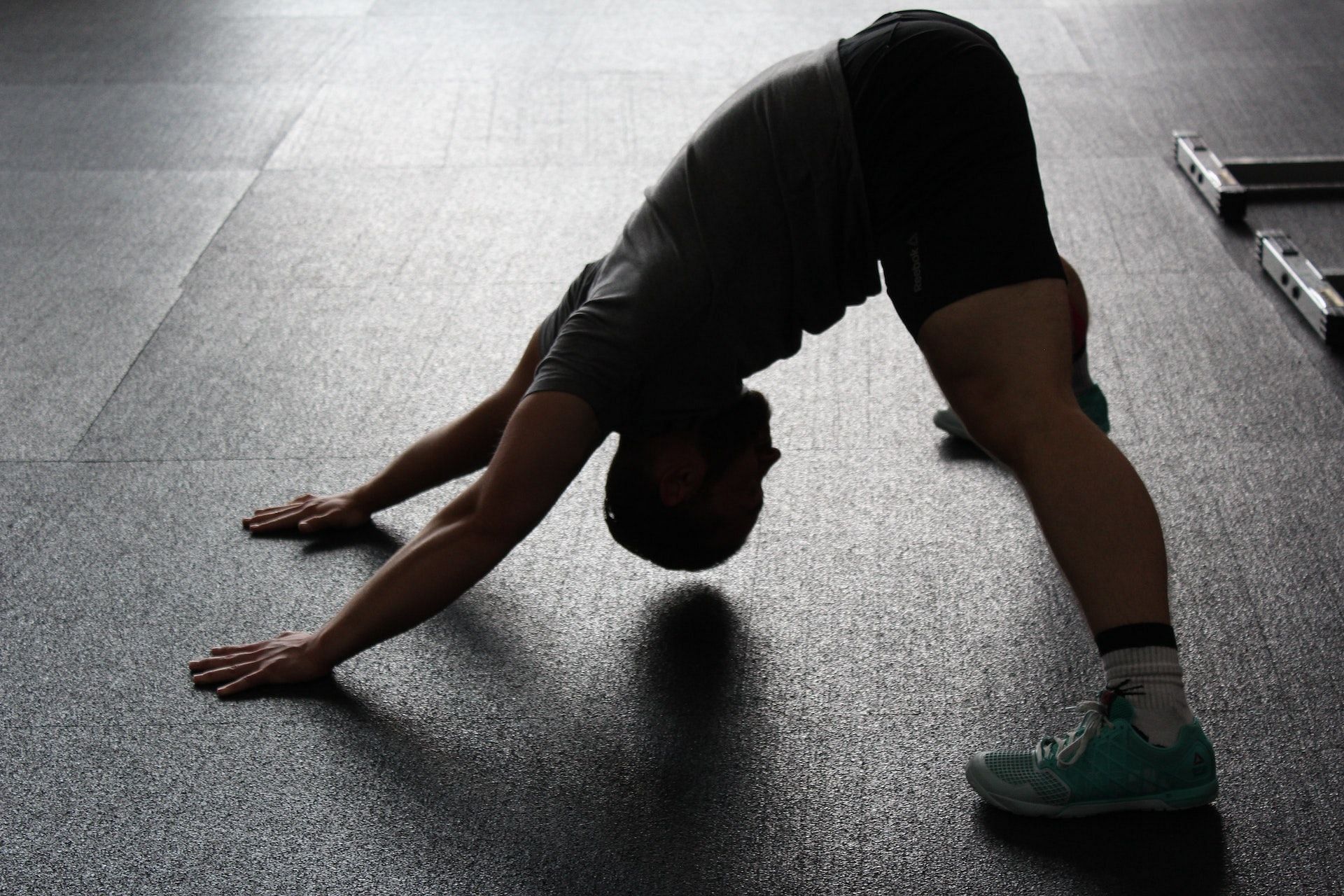 Dynamic stretching improves flexibility. (Photo via Pexels/Pixabay)