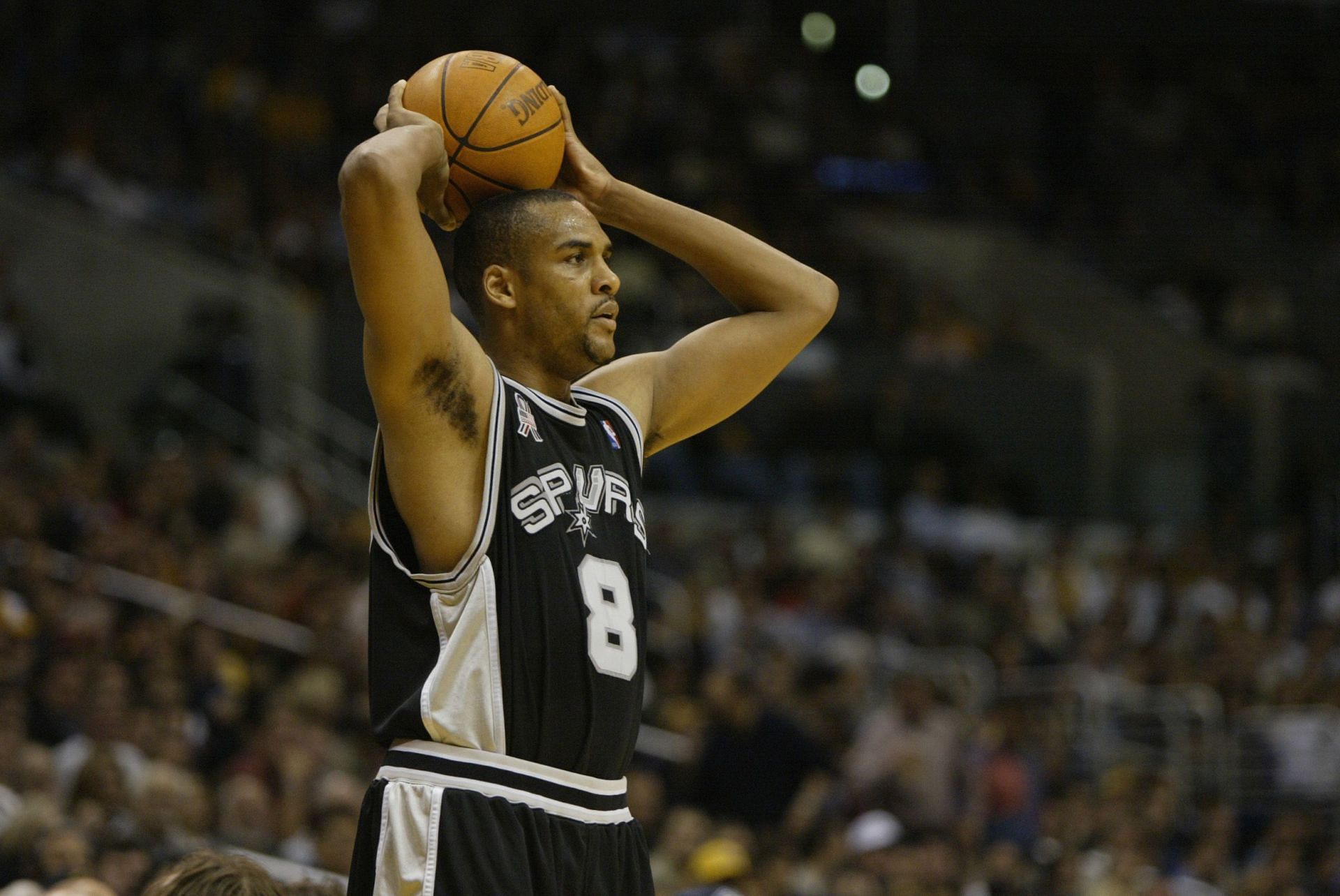 Steve Smith playing for the San Antonio Spurs