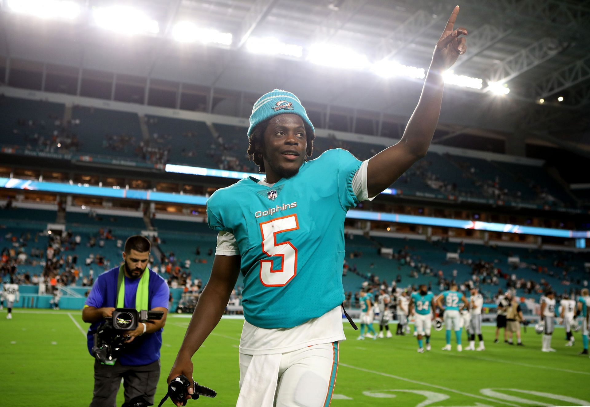 Teddy Bridgewater, Miami Dolphins quarterback, draws up a play for his old  high school team - Sports Illustrated High School News, Analysis and More
