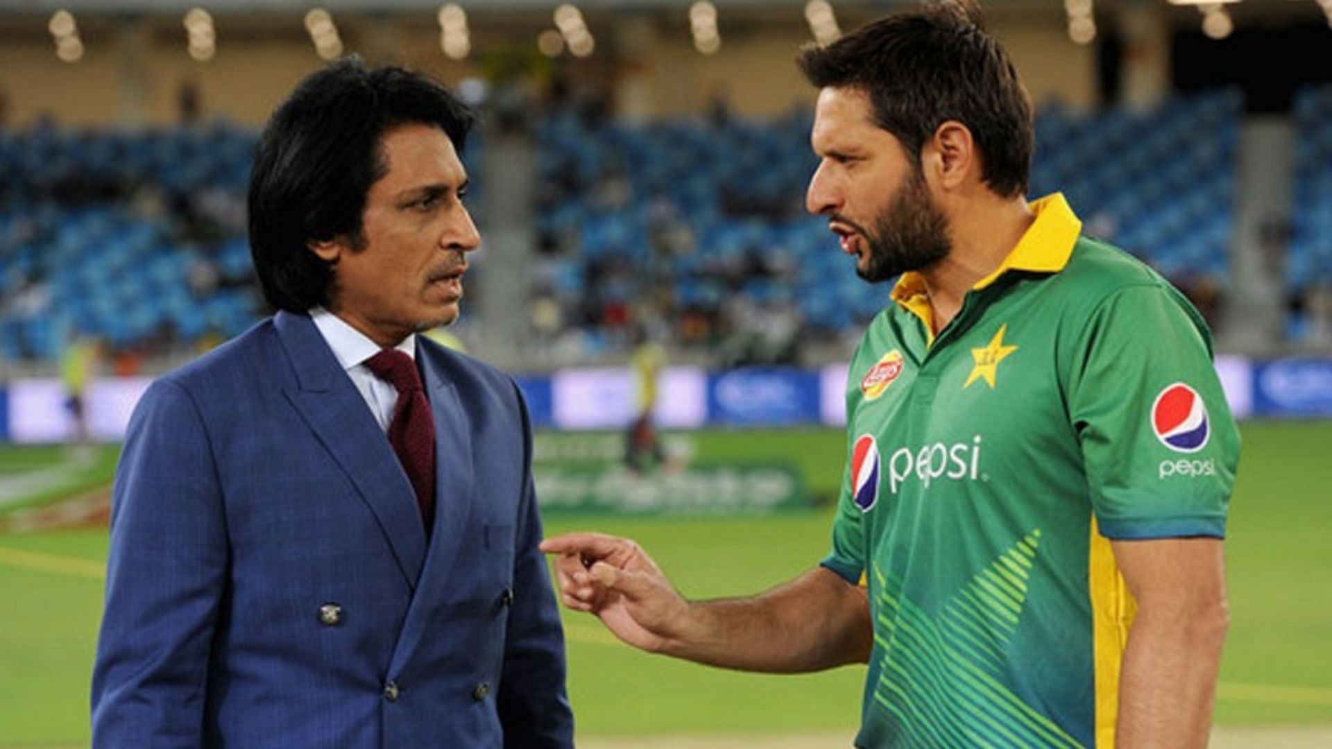Former PCB chairman Ramiz Raja (L) with former Pakistan captain and current chief selector Shahid Afridi. (P.C:Twitter)