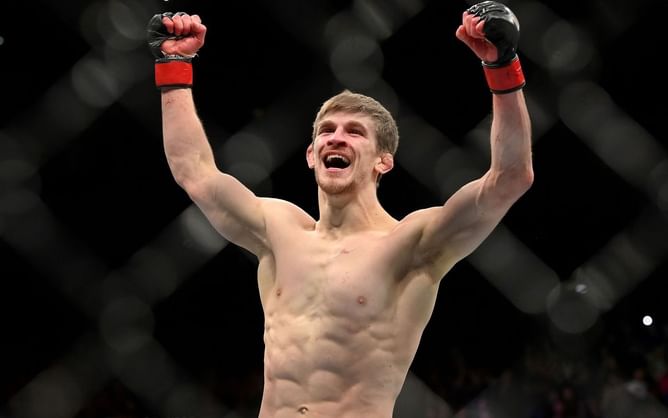 Surging UFC featherweight threatens to leave a "bad review on Google" about UK Prime Minister Rishi Sunak