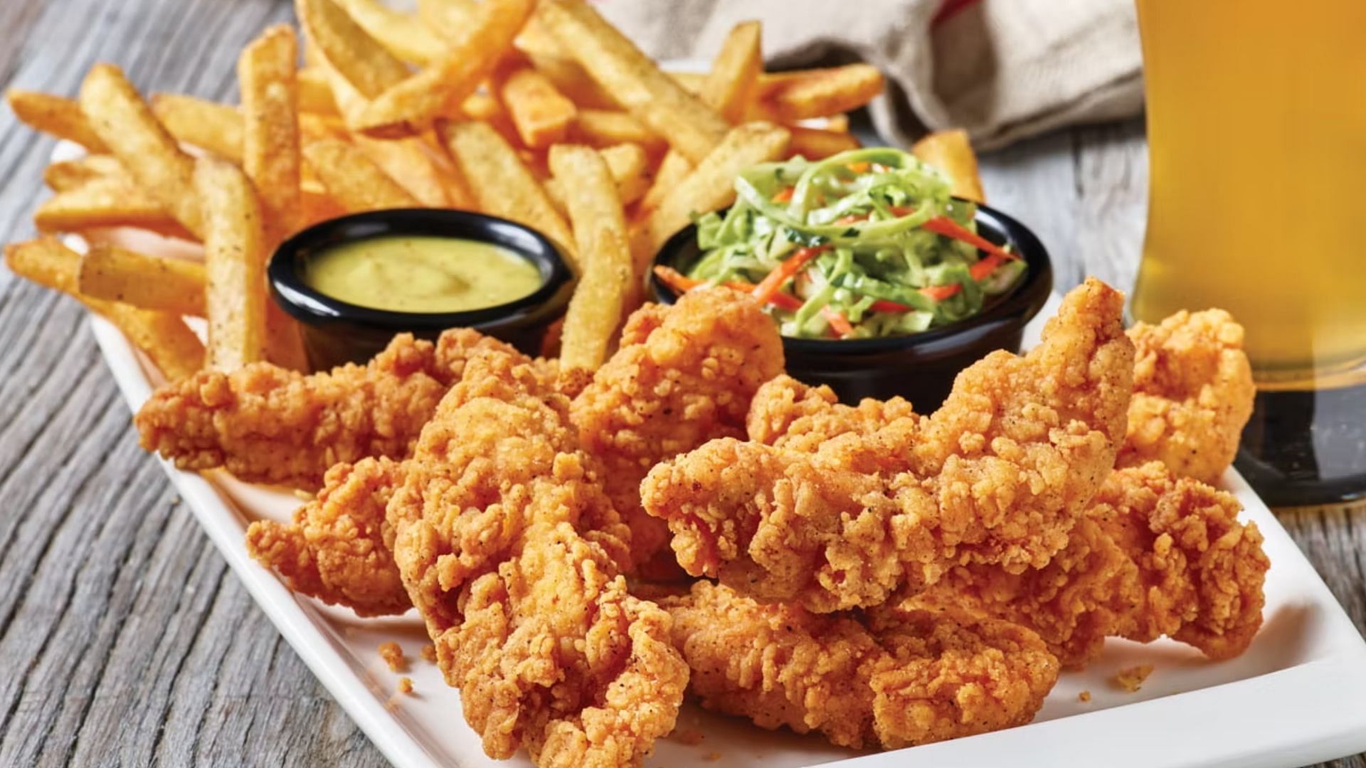 Crispy and juicy light-breaded All You Can Eat Boneless Wings served with endless fries, signature coleslaw, and ranch (Image via Applebee&rsquo;s)