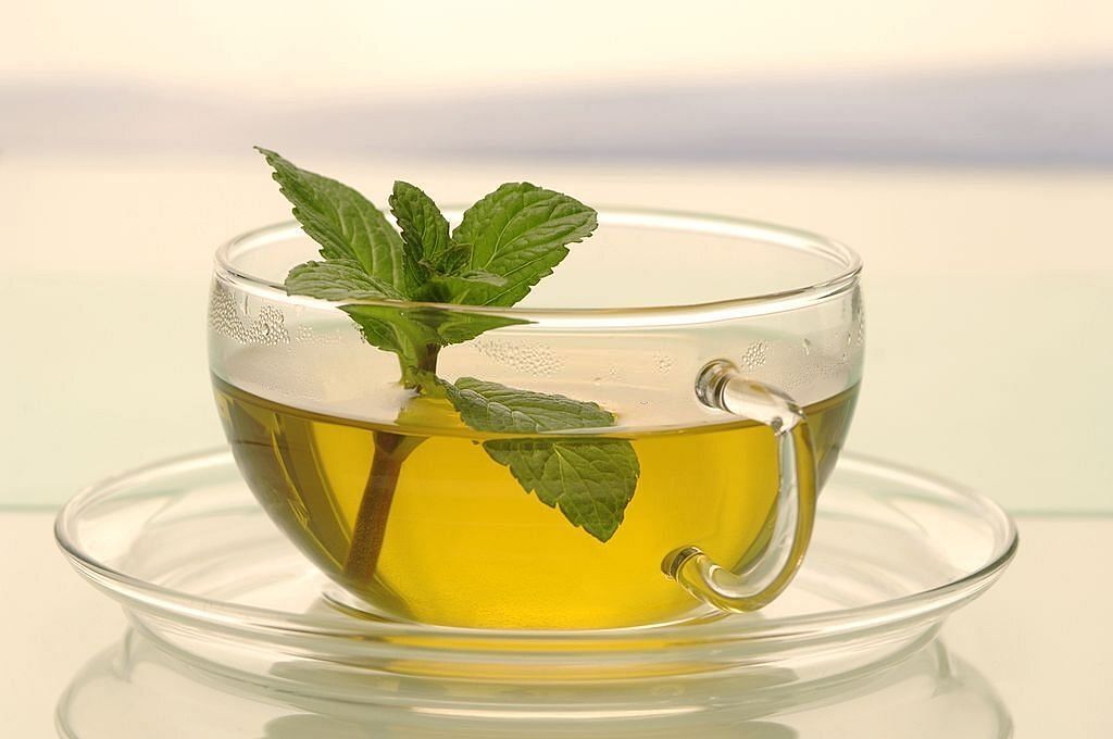 3 Health Benefits and 3 Side Effects of Spearmint Tea