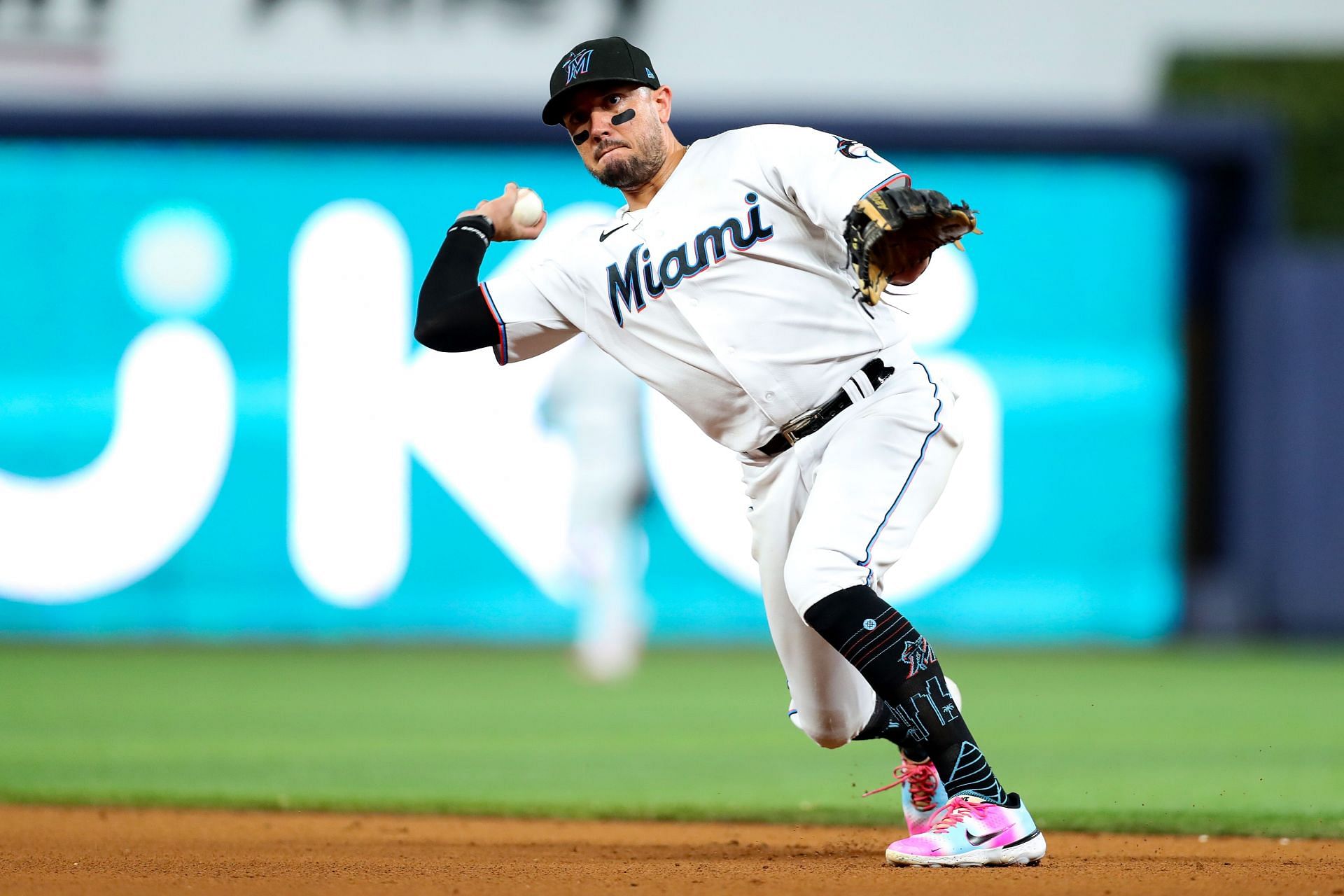 Once a Dodger, again a Dodger: LA acquires infielder Miguel Rojas
