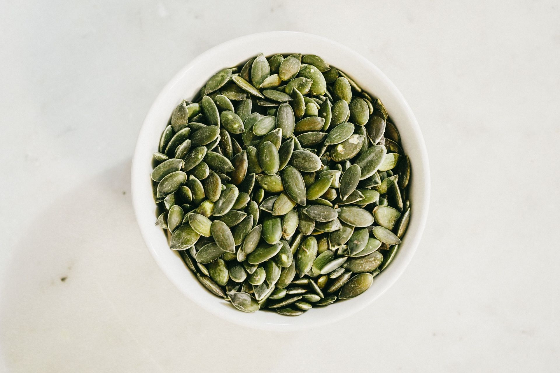 There are numerous pumpkin seeds benefits. (Image via Pexels/ Antoni Shkraba)