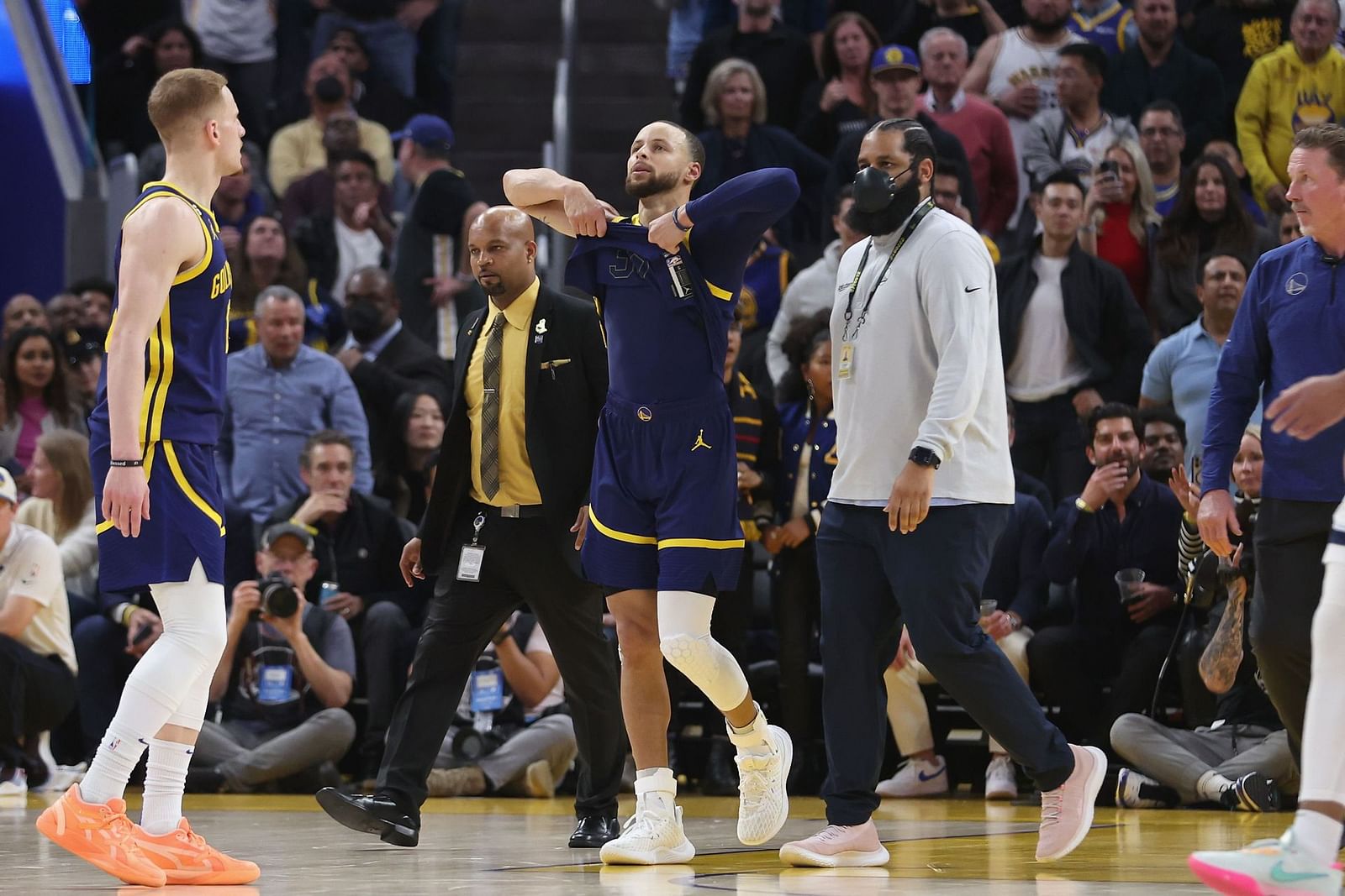 Watch: Steph Curry gets ejected from Warriors vs Grizzlies game after ...