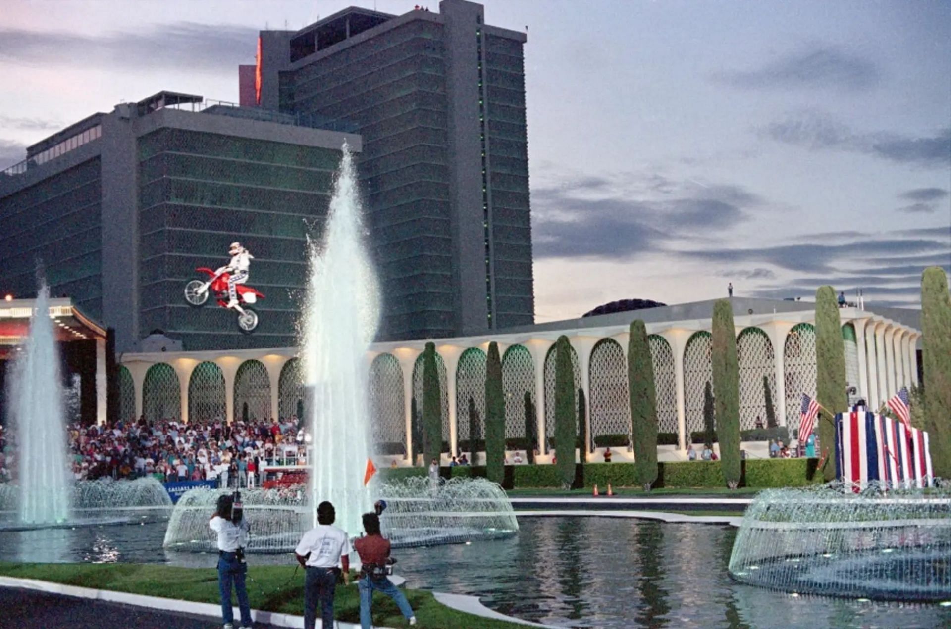 Robbie Knievel successfully performed his famous Caesar&#039;s Palace stunt in 1989, which his father was unable to succeed at (Image via Getty Images)