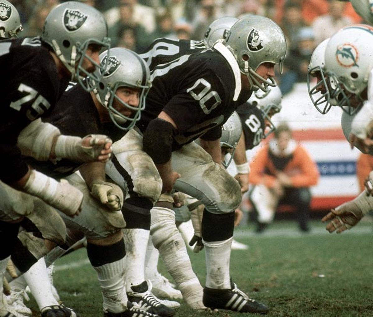 Jim Otto leading the Raiders